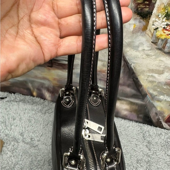 Marc Jacobs Elegant Black Leather Handbag - Picture 7 of 12